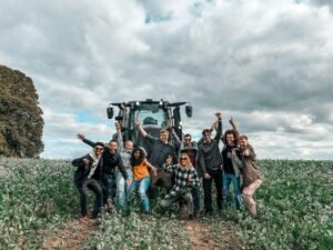 Read more about the article Empowering Farmers: Unleashing the Power of AI and Location Technology for Smarter Agriculture